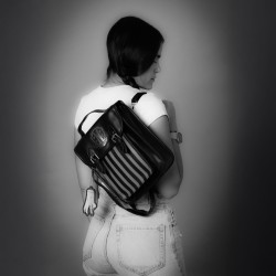 Mochila Wednesday. Estilo gótico y urbano en polipiel