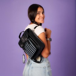 Mochila Wednesday. Estilo gótico y urbano en polipiel
