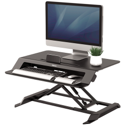 Estación de trabajo sit stand Lotus LT Fellowes para alternar trabajo sentado y de pie.